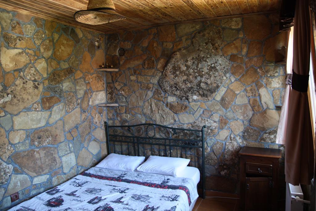 Uysallar Koy Evi Gokceada Bilik gambar