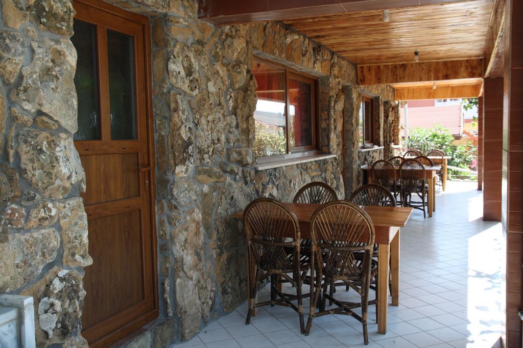 Uysallar Koy Evi Gokceada Bilik gambar